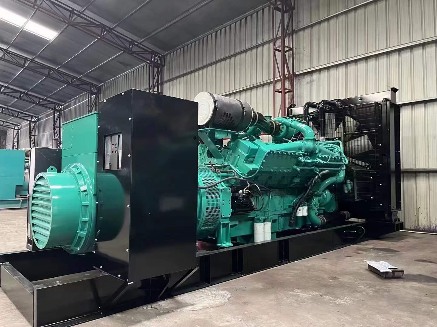 东宁如何降低 800kW 柴油发电机输出电流的波动？
